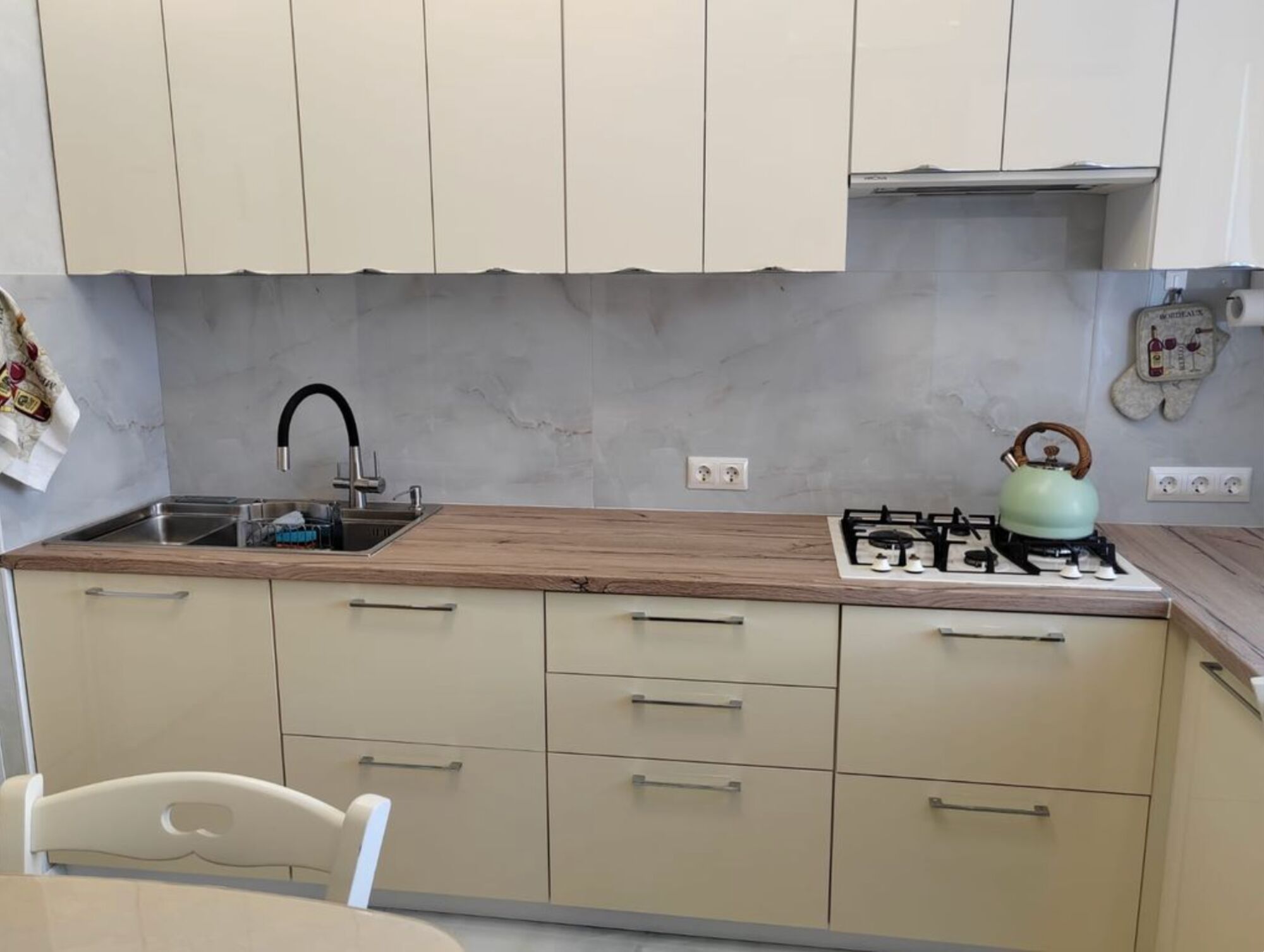 Voll ausgestattete Küche mit allem, was Sie zum komfortablen Kochen und Genießen brauchen. Ideal für längere Aufenthalte. #VonVImmoServiceUG #VollAusgestattet #Küchenkomfort #PraktischesKochen #KomfortabelWohnen Voll ausgestattete Küche mit allem, was Sie zum komfortablen Kochen und Genießen brauchen. Ideal für längere Aufenthalte. #VonVImmoServiceUG #VollAusgestattet #Küchenkomfort #PraktischesKochen #KomfortabelWohnen