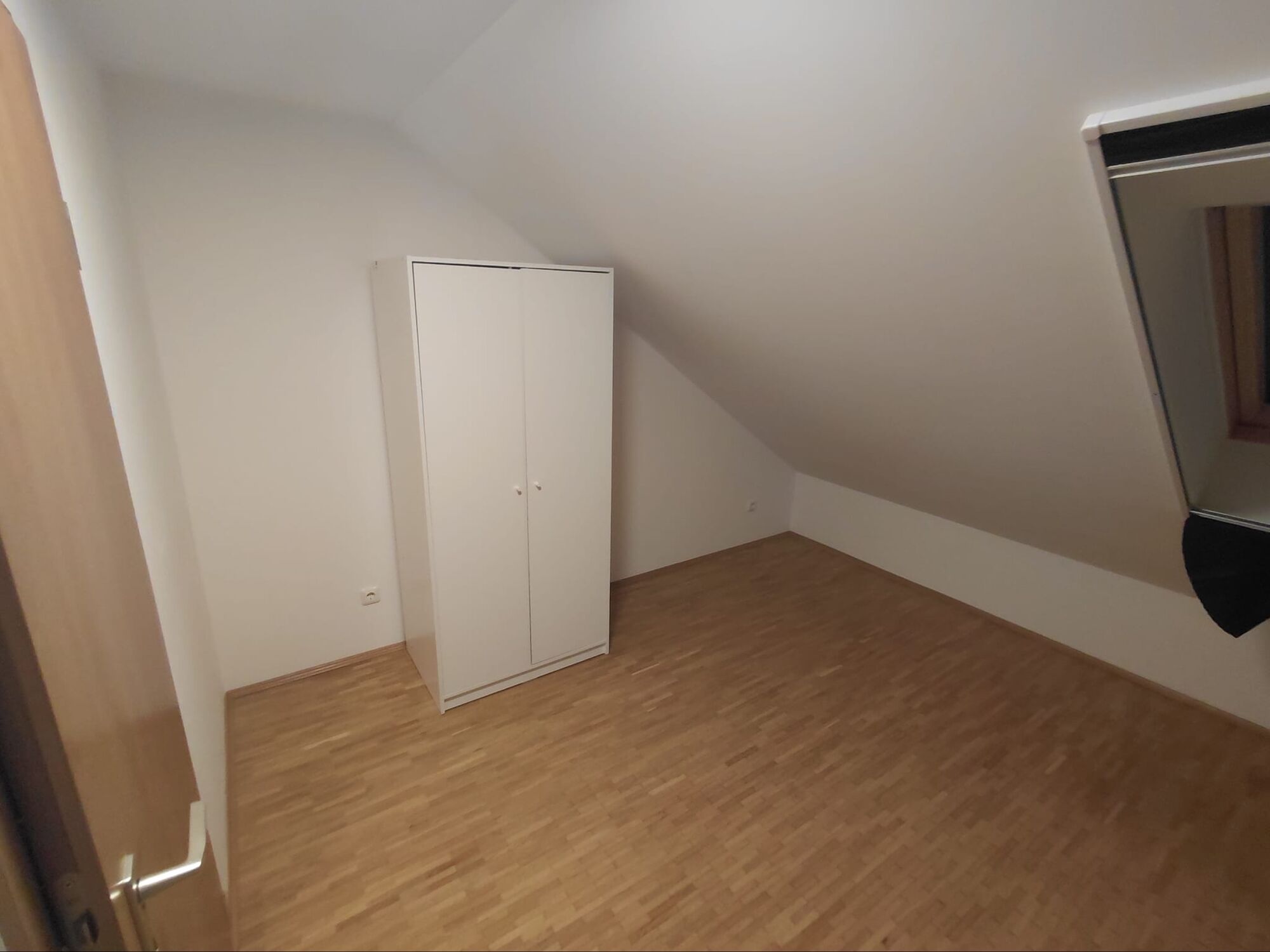 Gemütliches Dachgeschosszimmer für 2 Personen mit Einzelbetten. Gemütliches Dachgeschosszimmer für 2 Personen mit Einzelbetten.