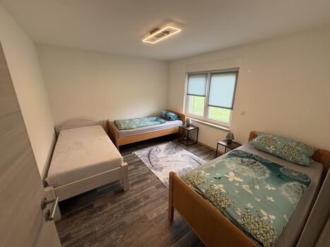 Wohnung 1: Schlafzimmer mit 3 Einzelbetten Wohnung 1: Schlafzimmer mit 3 Einzelbetten