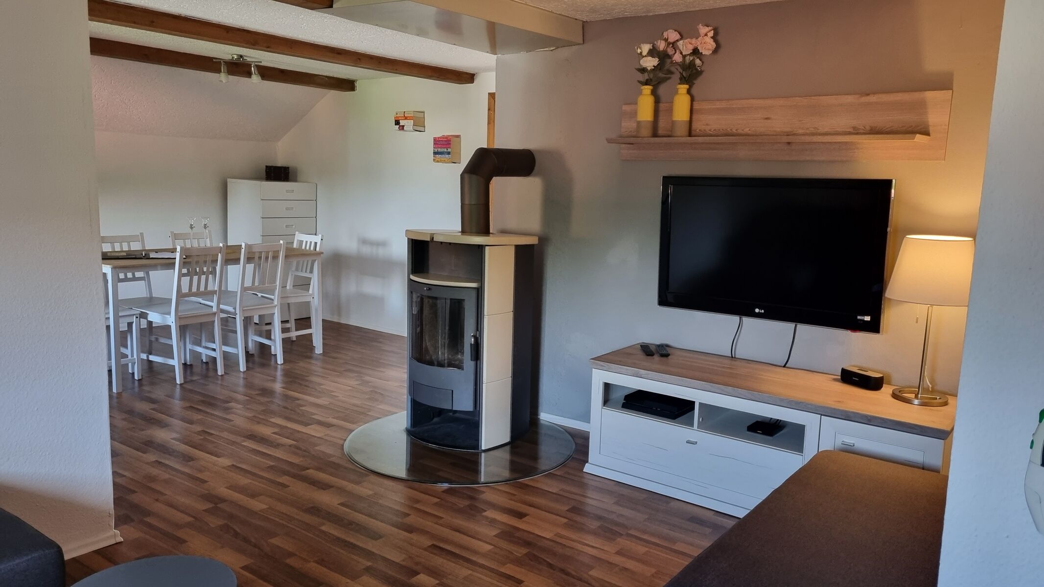 Wohnzimmer mit Kamin, Essbereich Wohnzimmer mit Kamin, Essbereich