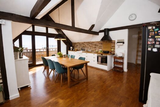 Großzügige Wohnung mit Blick im Freien Bild 1 Großzügige Wohnung mit Blick im Freien Bild 1