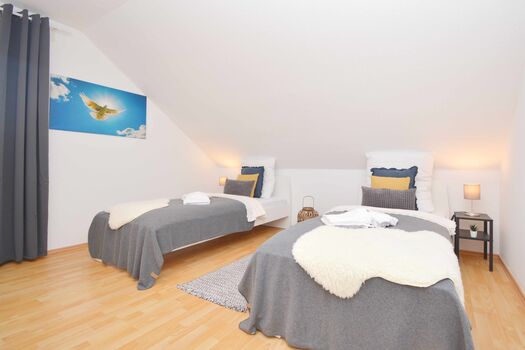 KU03-Ri Schlafzimmer 2 KU03-Ri Schlafzimmer 2