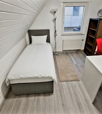 Einzelzimmer mit Schreibtisch Einzelzimmer mit Schreibtisch