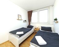 Spacious 6 Bed Apartment with Balcony Ideal for Work Crews Bild 1 Spacious 6 Bed Apartment with Balcony Ideal for Work Crews Bild 1