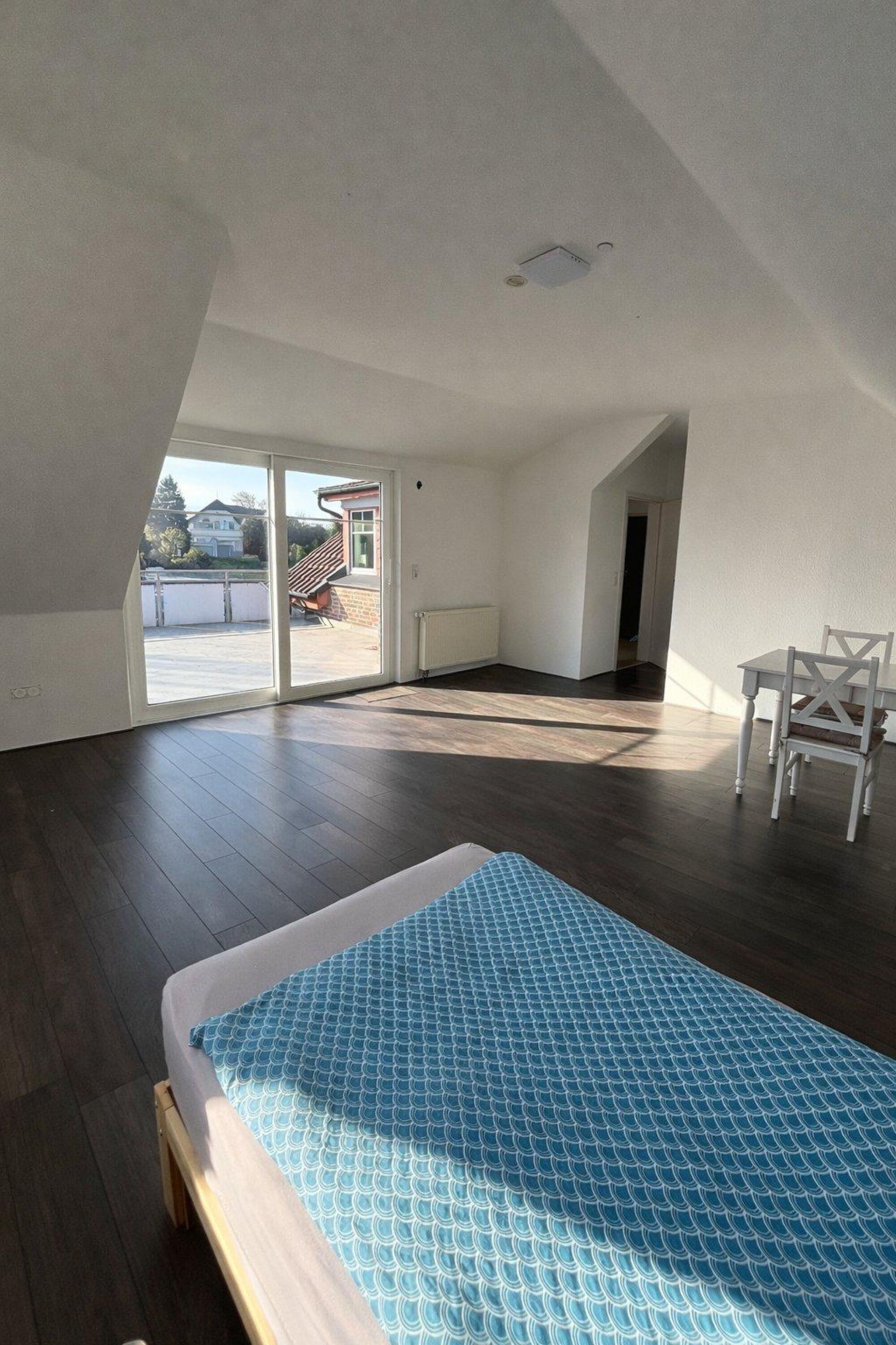 Wohnzimmer mit Einzelbett Wohnzimmer mit Einzelbett