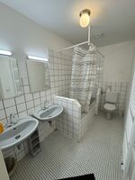 Badezimmer mit Badewanne Badezimmer mit Badewanne