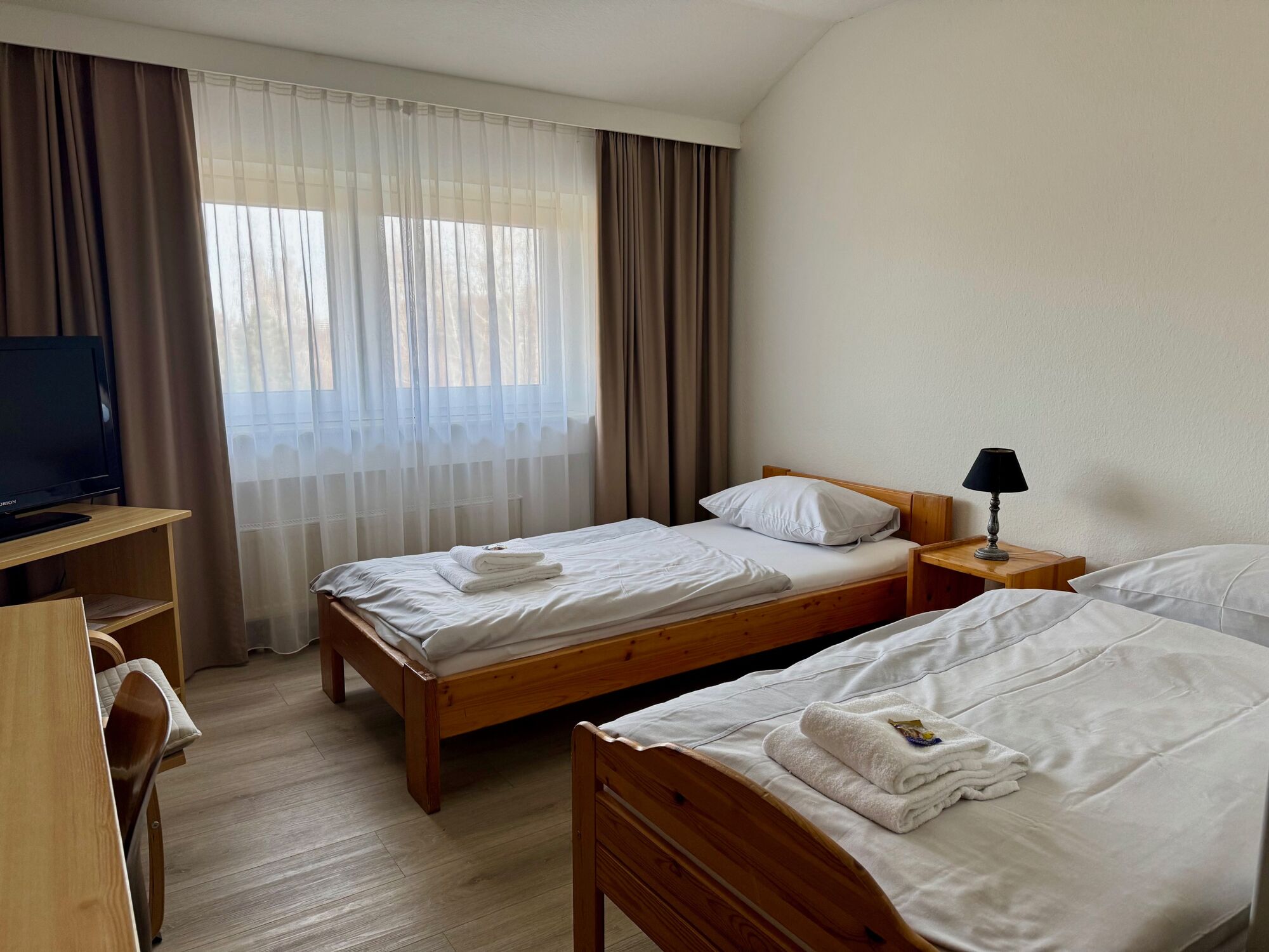 Zimmer mit Miniküche/Balkon 2. OG Zimmer mit Miniküche/Balkon 2. OG