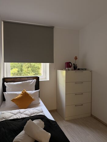 Helles Zimmer mit Einzelbetten Helles Zimmer mit Einzelbetten