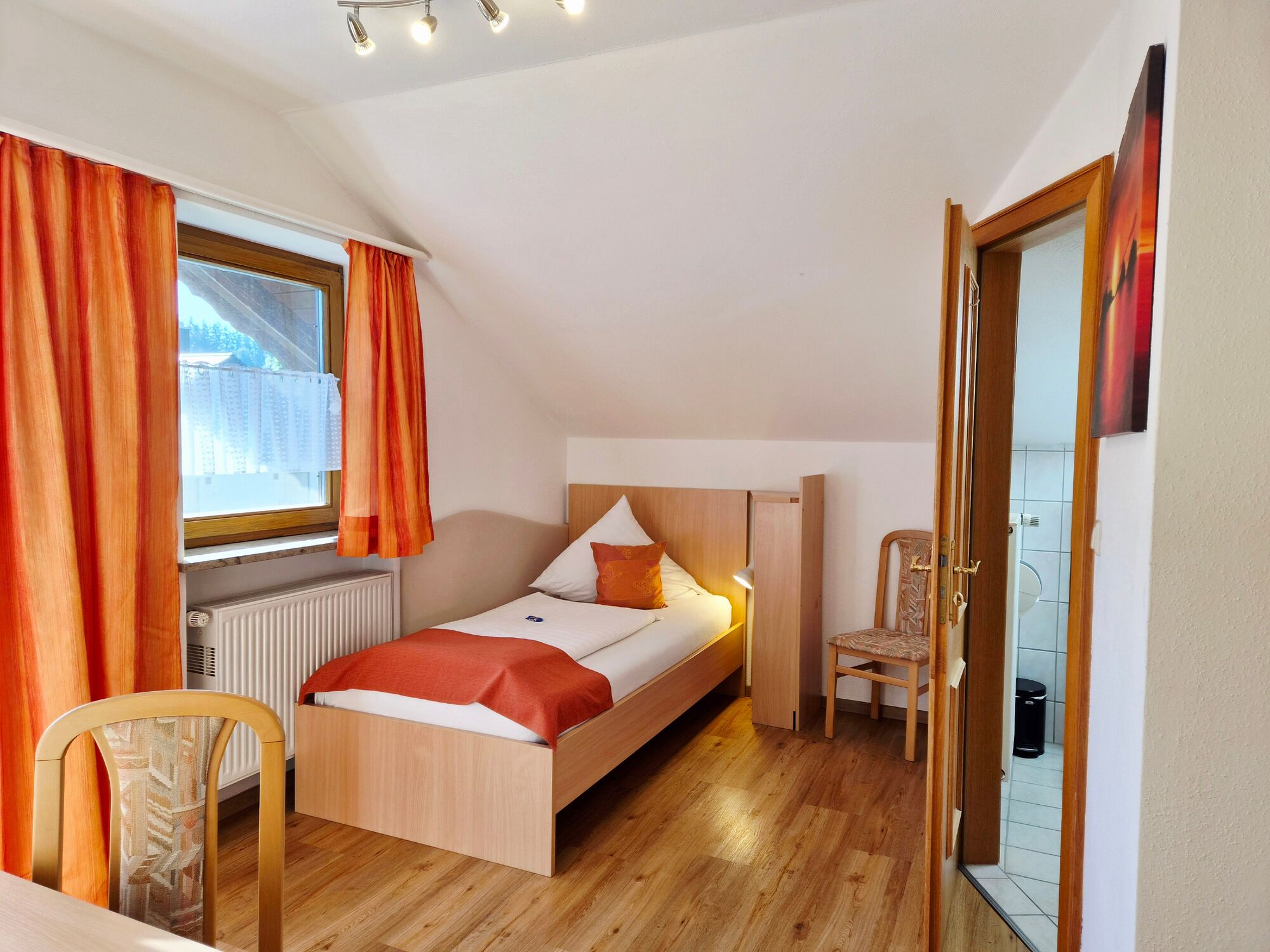 Einzelzimmer mit Balkon Einzelzimmer mit Balkon