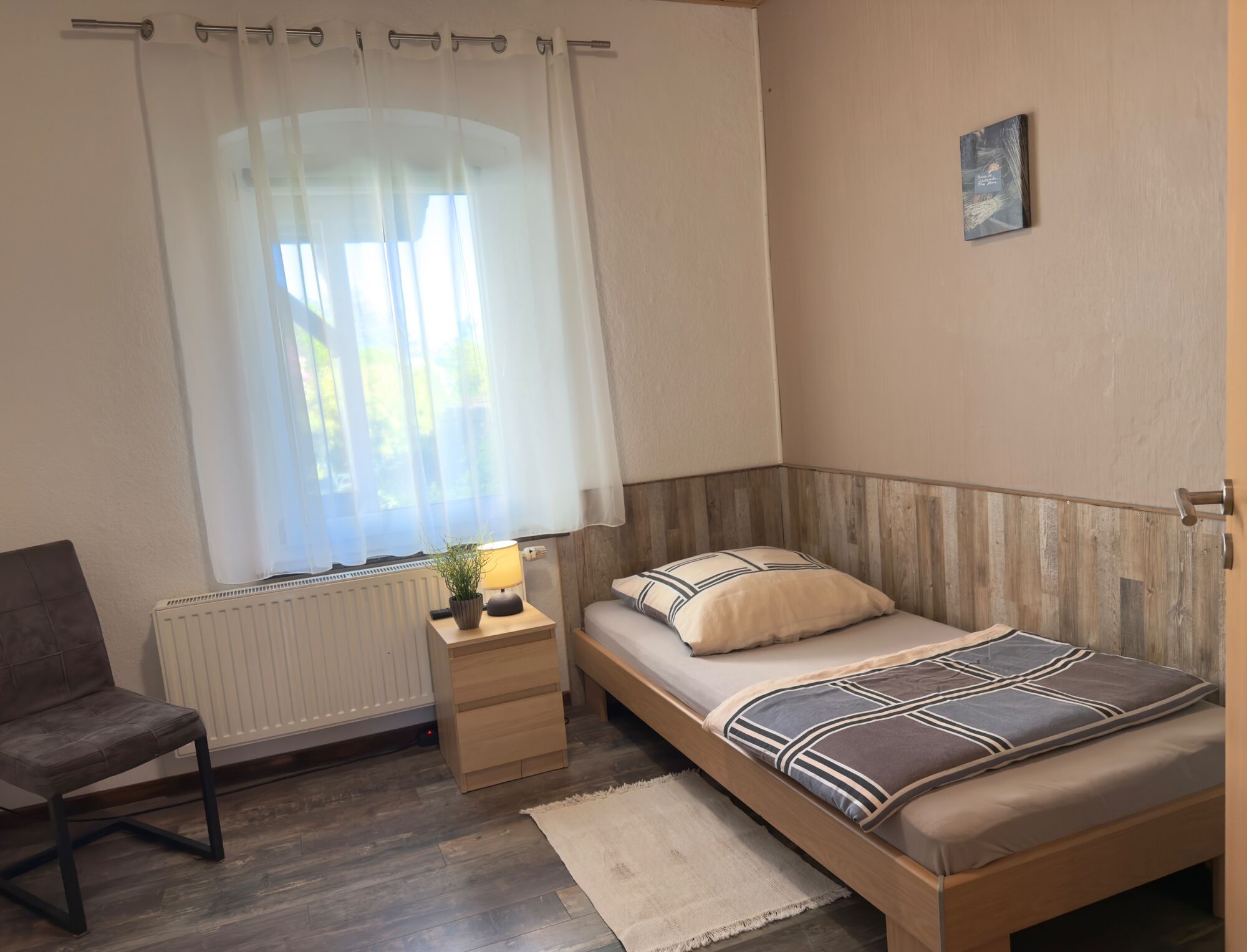 Einzelzimmer mit Blick in den Garten Einzelzimmer mit Blick in den Garten