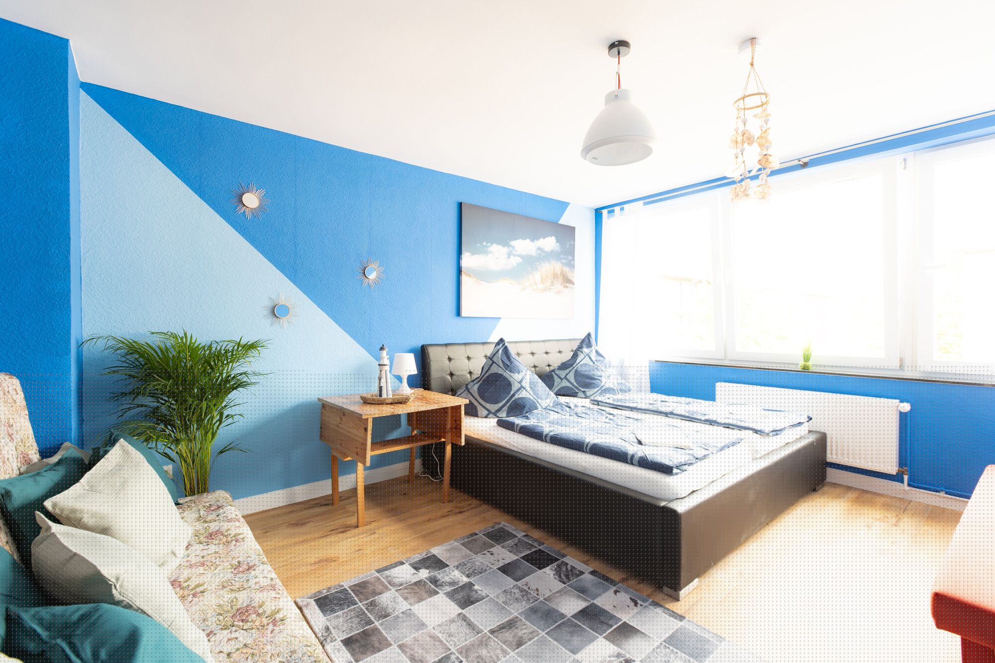 Helles Schlafzimmer mit großem Bett, Nachttisch und entspannender Atmosphäre – ideal für erholsame Nächte und lange Auszeiten. #DuisburgApartment #komfortwohnen #hellesZimmer #Schlafkomfort #ruhigeLage #FerienwohnungDuisburg #stilvollesWohnen Helles Schlafzimmer mit großem Bett, Nachttisch und entspannender Atmosphäre – ideal für erholsame Nächte und lange Auszeiten. #DuisburgApartment #komfortwohnen #hellesZimmer #Schlafkomfort #ruhigeLage #FerienwohnungDuisburg #stilvollesWohnen