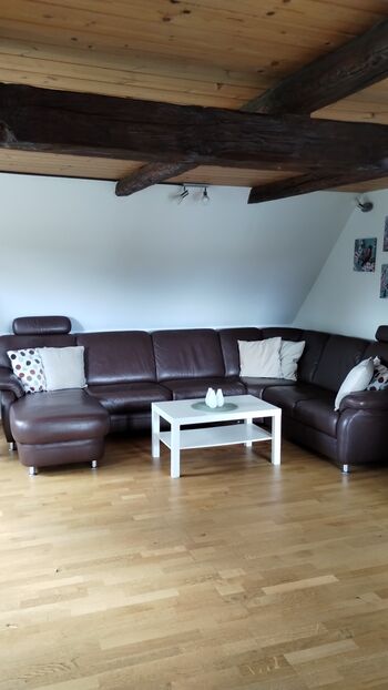 Gemütliches Wohnzimmer mit Kamin, TV und Leseecke Gemütliches Wohnzimmer mit Kamin, TV und Leseecke