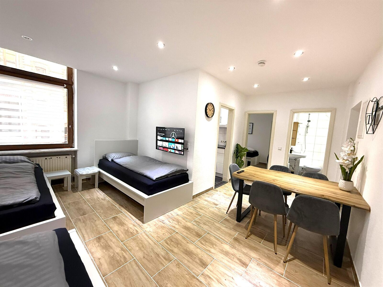 Zimmer 3 Betten - Esstisch Zimmer 3 Betten - Esstisch