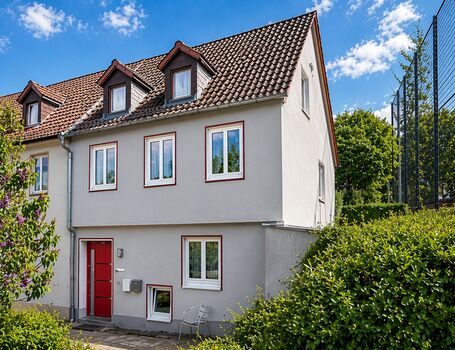 Haus in Kitzingen, 9 Betten, zentral mit 2 Küchen und 2 Bäder mit Dusche Bild 1 Haus in Kitzingen, 9 Betten, zentral mit 2 Küchen und 2 Bäder mit Dusche Bild 1
