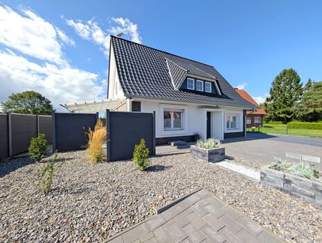 Haus mit seitlicher, überdachter Terrasse Haus mit seitlicher, überdachter Terrasse