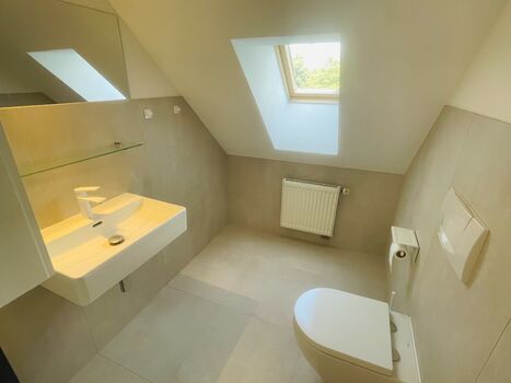 Große voll ausgestattete Wohnung mit Stellplätzen in D-Rath Bild 3 Große voll ausgestattete Wohnung mit Stellplätzen in D-Rath Bild 3