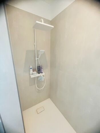 Große voll ausgestattete Wohnung mit Stellplätzen in D-Rath Bild 4 Große voll ausgestattete Wohnung mit Stellplätzen in D-Rath Bild 4