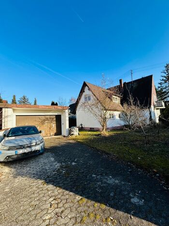 Doppelgarage und Parkplätze direkt auf dem Grundstück Doppelgarage und Parkplätze direkt auf dem Grundstück