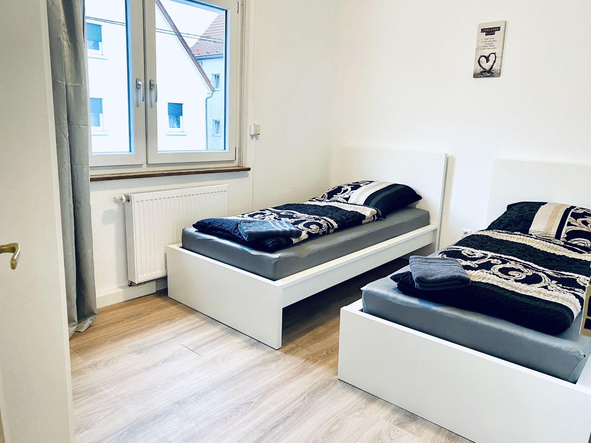 Schlafimmer 2 - 2 Einzelbetten & Kleiderschrank Schlafimmer 2 - 2 Einzelbetten & Kleiderschrank