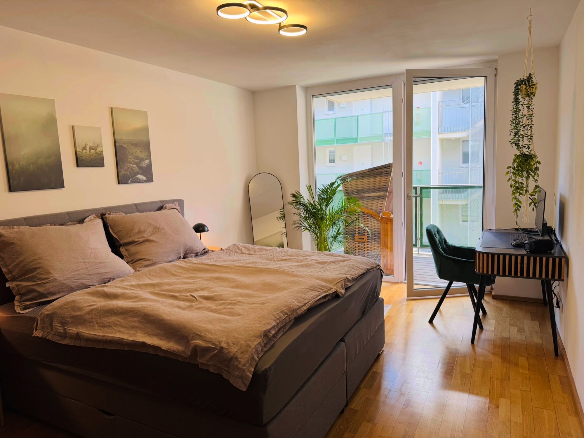 Schlafzimmer mit Doppelbett Schlafzimmer mit Doppelbett