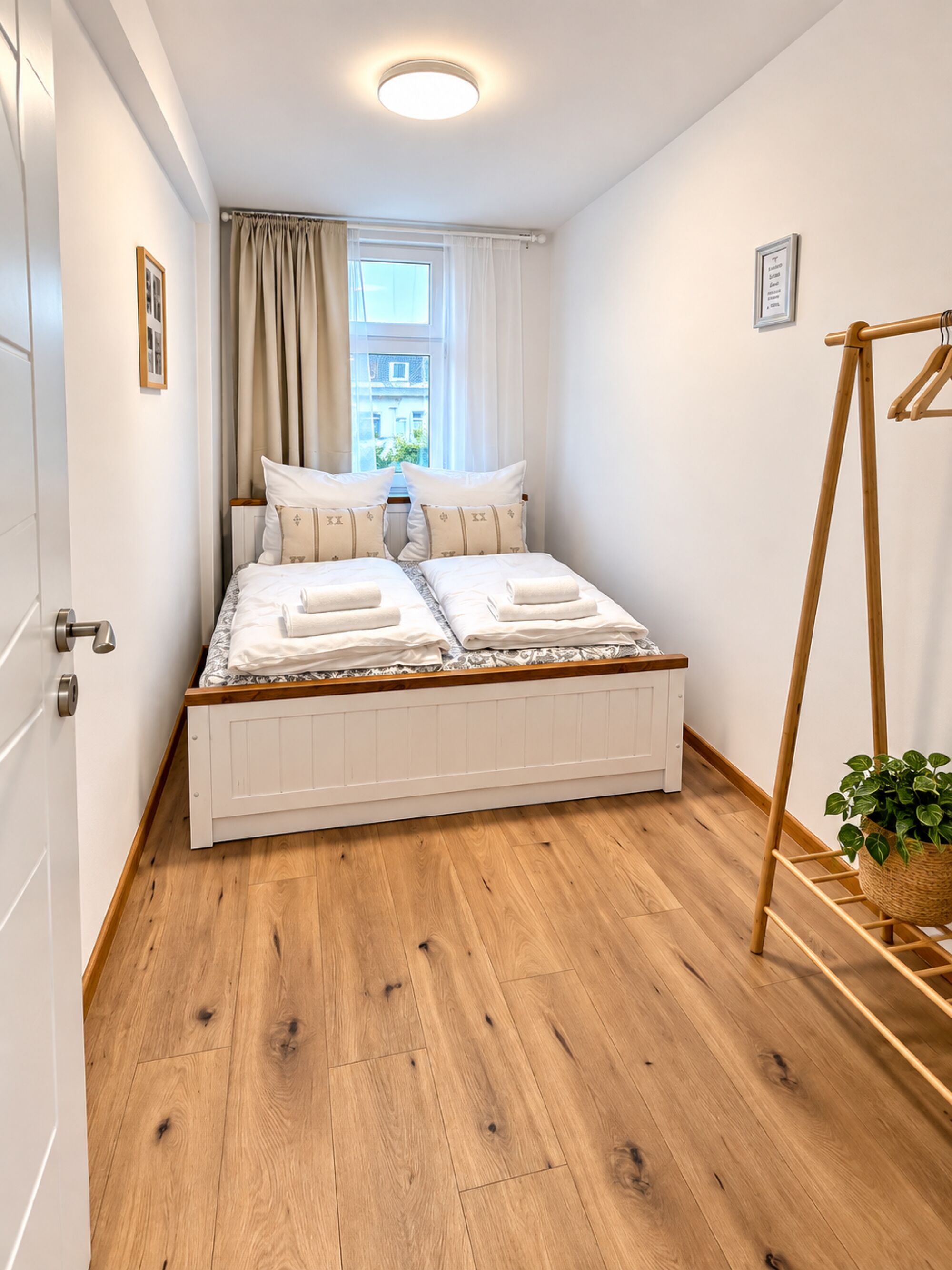 Einzelzimmer mit Queensize Bett Einzelzimmer mit Queensize Bett