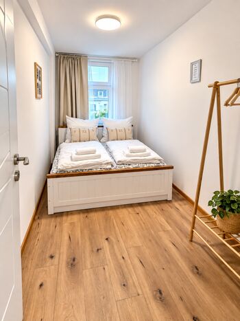 Einzelzimmer mit Queensize Bett Einzelzimmer mit Queensize Bett