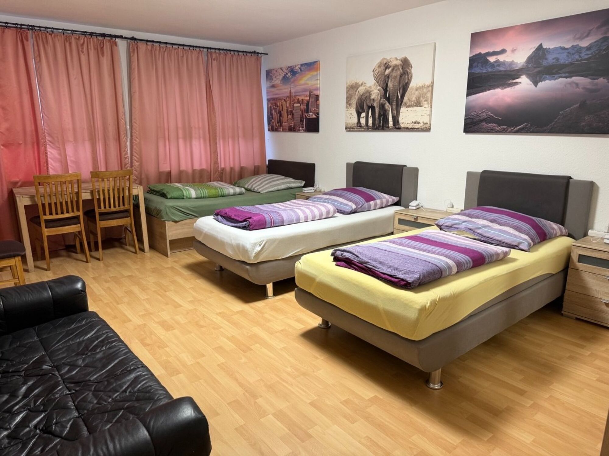 3-Bett-Zimmer mit Sofa 3-Bett-Zimmer mit Sofa