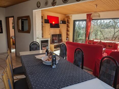 Großer Esstisch im Wohnzimmer Großer Esstisch im Wohnzimmer