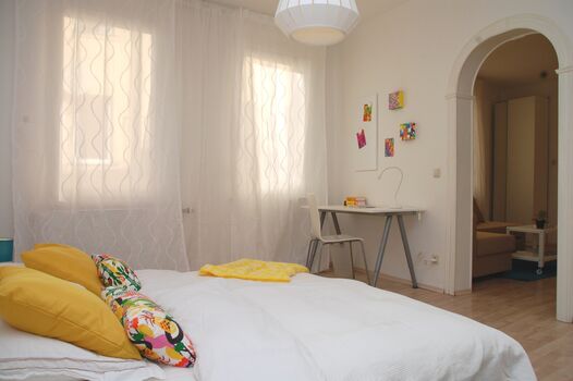 Blick vom Schrank auf die Fenster Blick vom Schrank auf die Fenster