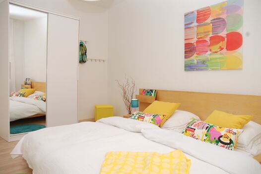 Blick vom Fenster auf den Schrank Blick vom Fenster auf den Schrank