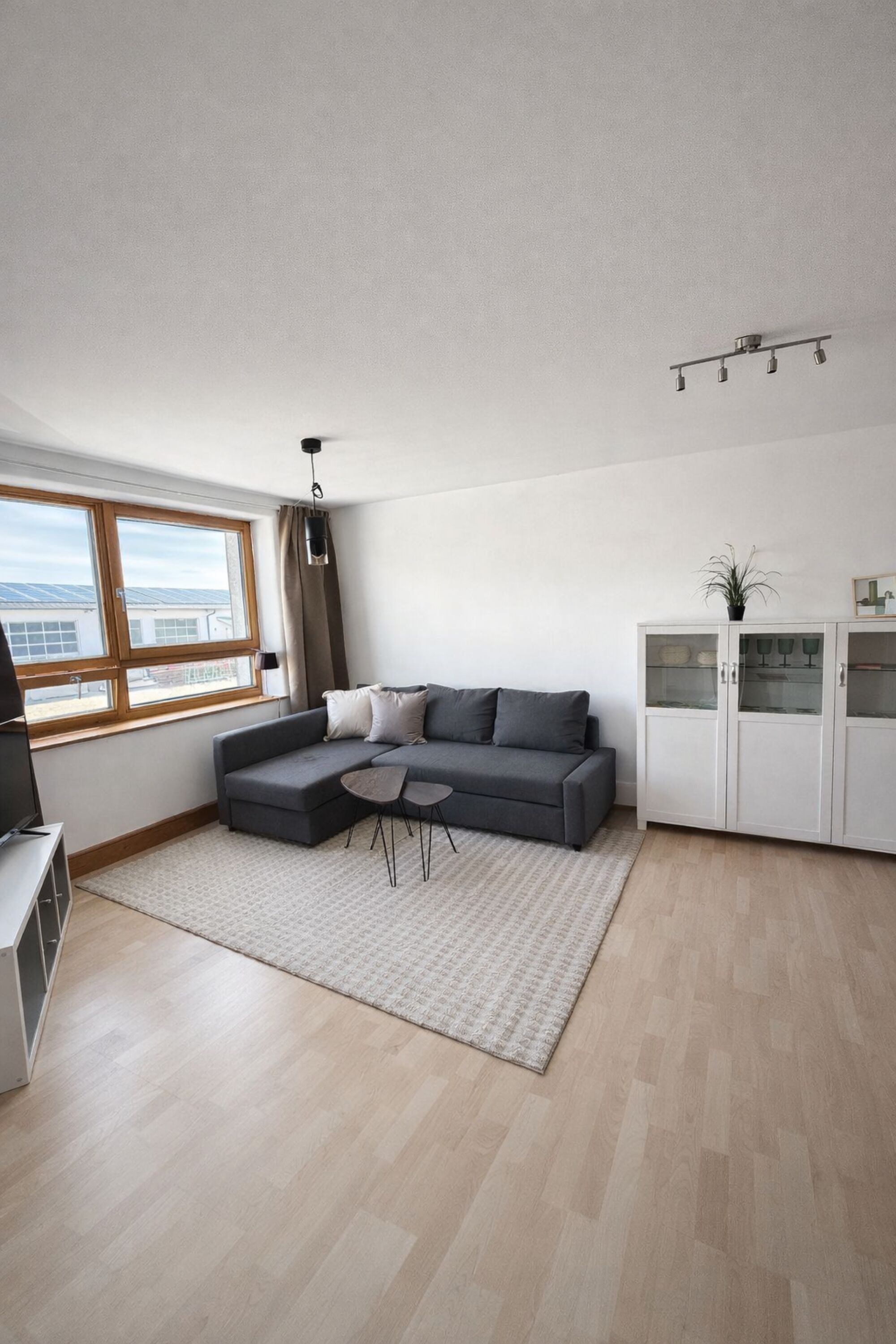 Wohnbereich mit Schlafcouch und TV Wohnbereich mit Schlafcouch und TV