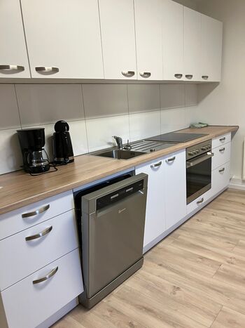 Neues 2-Zi.-Apartment voll möbliert , gute Verkehrsanbindung Bild 3 Neues 2-Zi.-Apartment voll möbliert , gute Verkehrsanbindung Bild 3