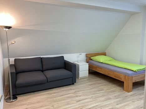 Neues 2-Zi.-Apartment voll möbliert , gute Verkehrsanbindung Bild 2 Neues 2-Zi.-Apartment voll möbliert , gute Verkehrsanbindung Bild 2