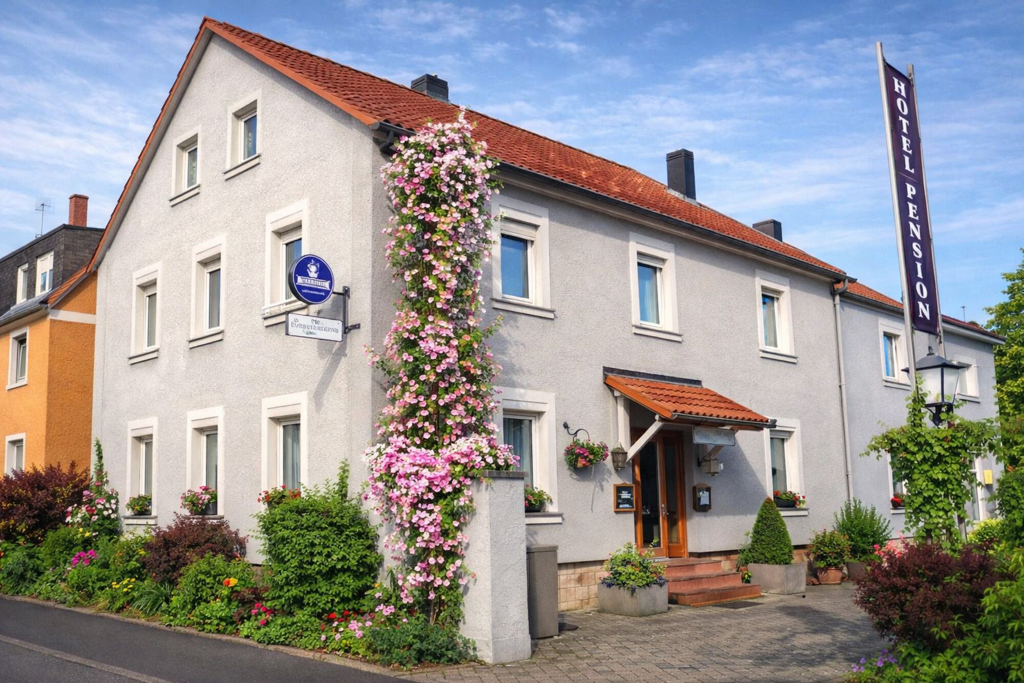 Außenansicht von der Straße Außenansicht von der Straße