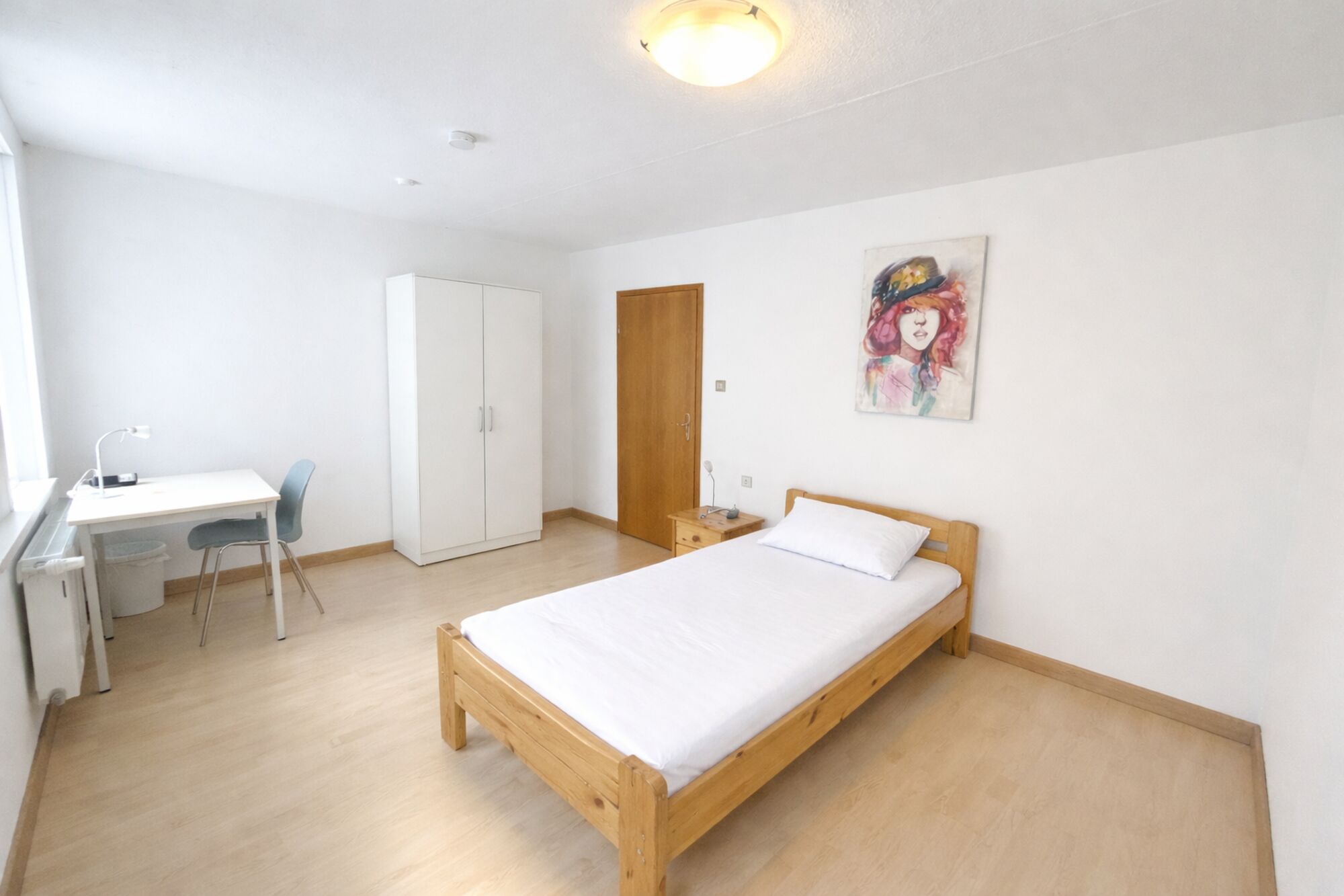 Einzelzimmer mit TV, Wifi, Bad, Parkplatz, Kühlschrank, Mikrowelle Einzelzimmer mit TV, Wifi, Bad, Parkplatz, Kühlschrank, Mikrowelle