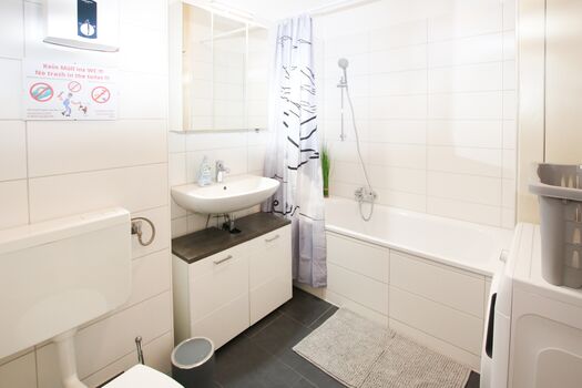 Bad mit Duschwanne Bad mit Duschwanne