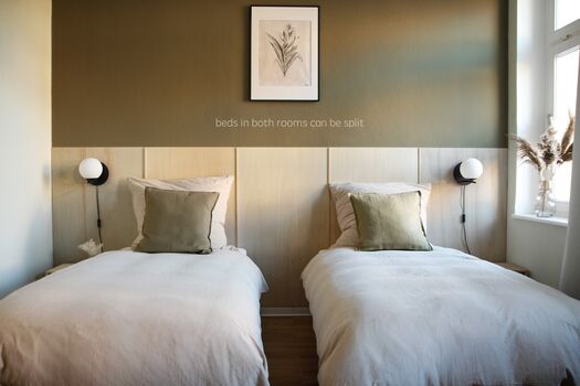 Schlafzimmer 1 - Die Betten können in allen 3 Räumen flexibel zu Doppel- oder Einzelbetten gestellt werden Schlafzimmer 1 - Die Betten können in allen 3 Räumen flexibel zu Doppel- oder Einzelbetten gestellt werden