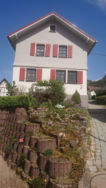 Gepflegtes Haus mit wunderschöner Aussicht in zentraler Lage von Forbach Bild 1 Gepflegtes Haus mit wunderschöner Aussicht in zentraler Lage von Forbach Bild 1