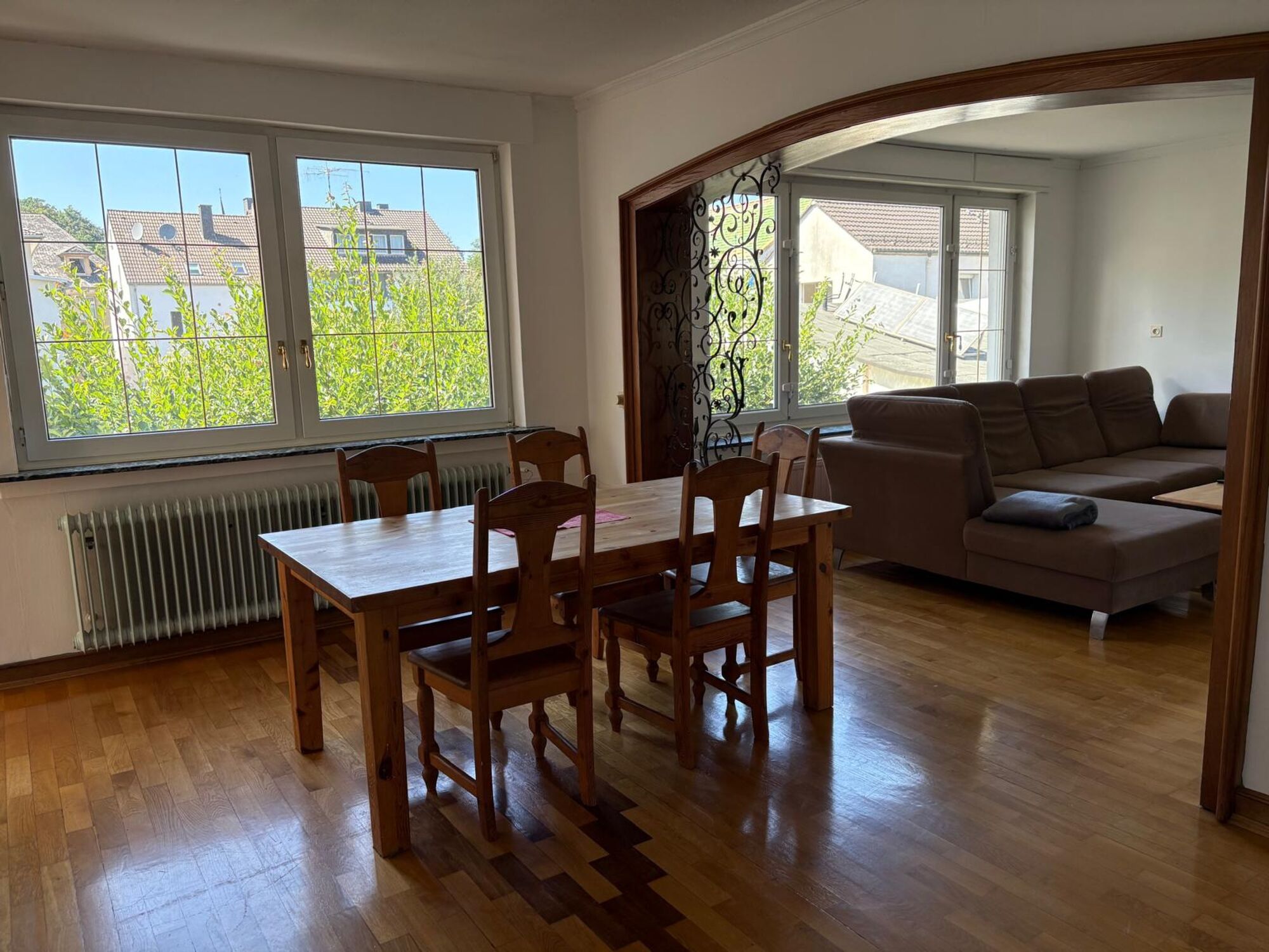 Esszimmer mit genügend Platz Esszimmer mit genügend Platz