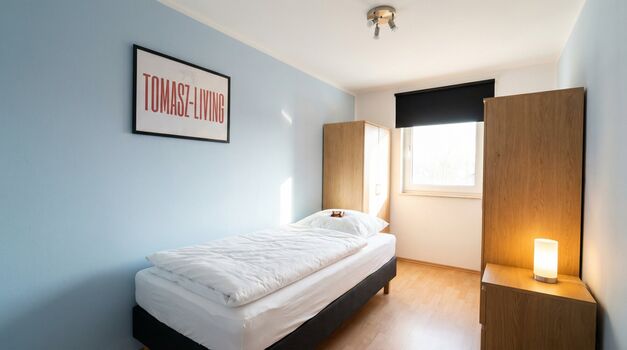 MH19 / TOMASZ-LIVING in OBERHAUSEN - Flexible Anreise + TV Bild 3 MH19 / TOMASZ-LIVING in OBERHAUSEN - Flexible Anreise + TV Bild 3