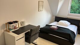 Komplettes Haus nördlich von Hamburg City und direkt an A7 Foto 1 Komplettes Haus nördlich von Hamburg City und direkt an A7 Foto 1