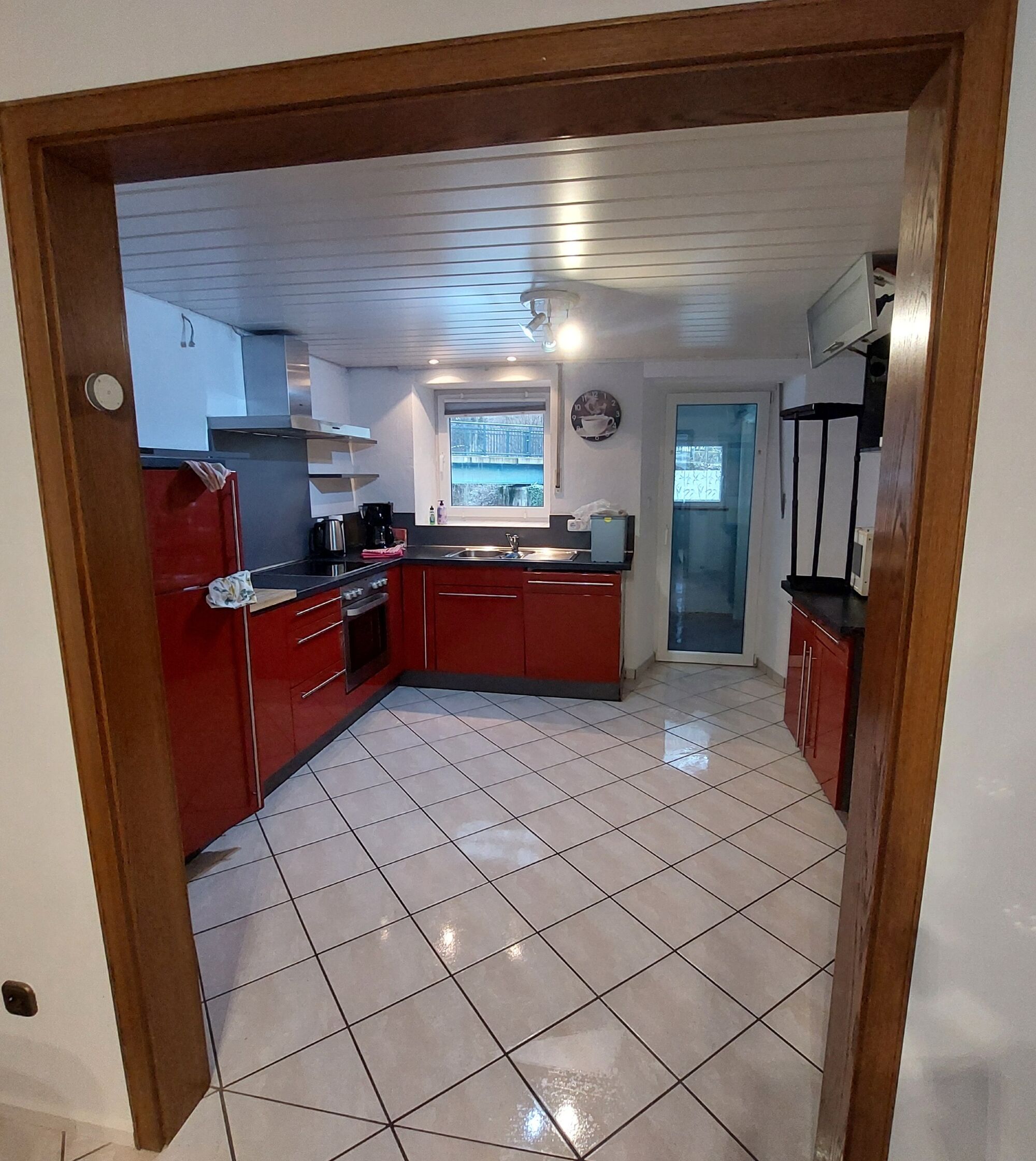 Blick vom Esszimmer zur Küche Blick vom Esszimmer zur Küche