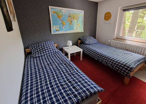 2-Bett Zimmer mit TV 2-Bett Zimmer mit TV
