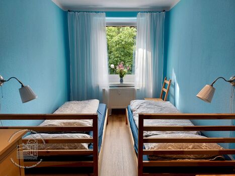 Schlafzimmer mit zwei getrennten Einzelbetten Schlafzimmer mit zwei getrennten Einzelbetten