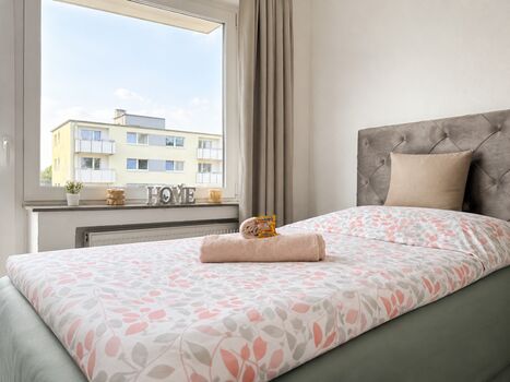 Schlafzimmer3 - Aussicht vom Zimmer Richtung Balkon Schlafzimmer3 - Aussicht vom Zimmer Richtung Balkon