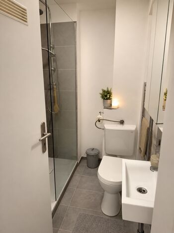 Bis zu 2 Personen - Wohnung + Balkon Bild 3 Bis zu 2 Personen - Wohnung + Balkon Bild 3