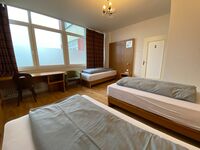 XXL Gruppenapartments | 8 Min. zum Flughafen | 160m² | WLAN Bild 7 XXL Gruppenapartments | 8 Min. zum Flughafen | 160m² | WLAN Bild 7
