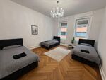 180 m²- 11 Betten - 5 Zimmer- 3 Bäder- Parkplatz 180 m²- 11 Betten - 5 Zimmer- 3 Bäder- Parkplatz
