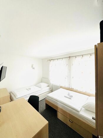 NIRO I Work-Stay, Top Lage, EZ, komfortabel, Parken, W-LAN Bild 3 NIRO I Work-Stay, Top Lage, EZ, komfortabel, Parken, W-LAN Bild 3