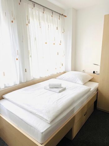 NIRO I Work-Stay, Top Lage, EZ, komfortabel, Parken, W-LAN Bild 2 NIRO I Work-Stay, Top Lage, EZ, komfortabel, Parken, W-LAN Bild 2